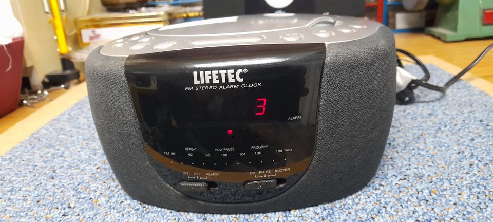 "  STEREO - RADIO mit  CD + UHR + WECKER "  Fa. LIFETEC ! in Berg Fidel