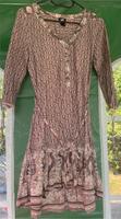 Braunes Kleid mit Gürtel und Knöpfen Bayern - Roth Vorschau