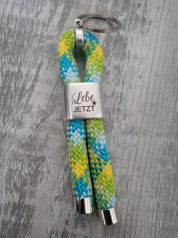 Schlüsselanhänger Wunschfarbe "Lebe JETZT" aus Segelseil in Großharthau-Seeligstadt