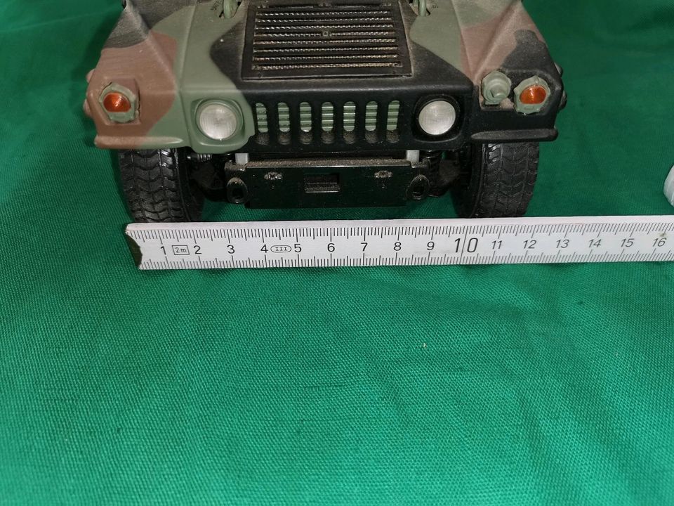 Exoto ThunderTrack Am General Humvee Camouflage 1:18 in Leegebruch