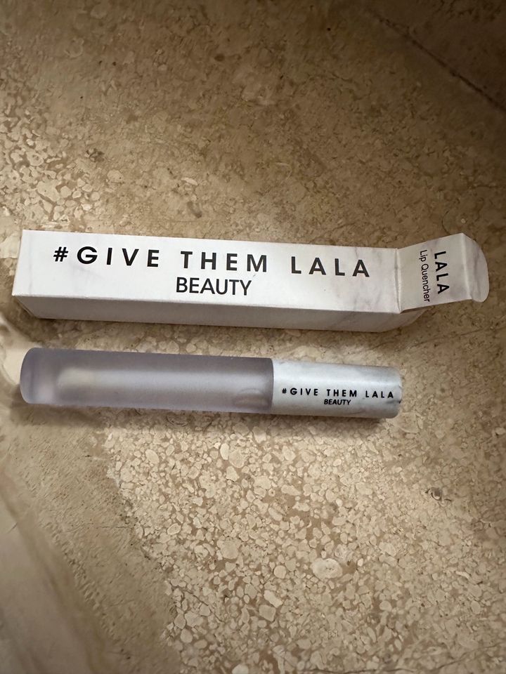 Give them lala Beauty Lip Quencher Drenched NEU in Lappersdorf