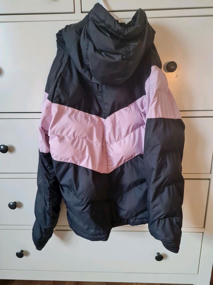 Nike Winterjacke Steppjacke  Gr. 152 schwarz rosa in Flensburg