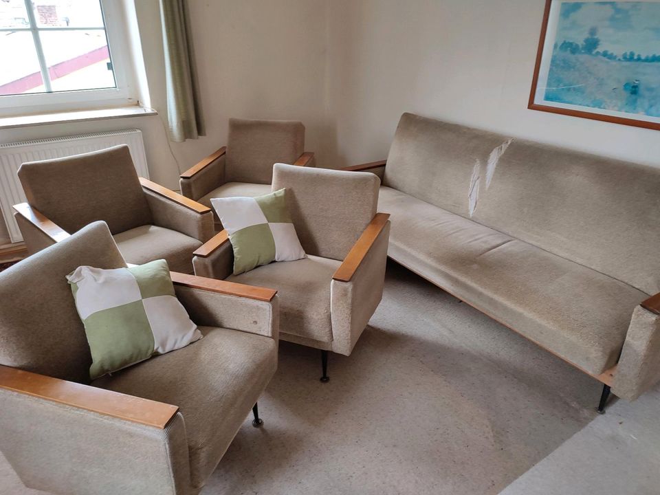 Sofa, klappbar zur Liegefläche in Jesberg