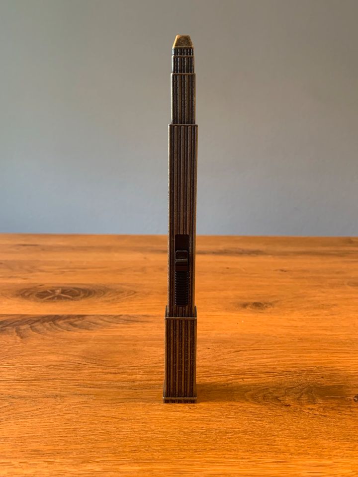 22cm Feuerzeug Wolkenkratzer Gasfeuerzeug in Essen