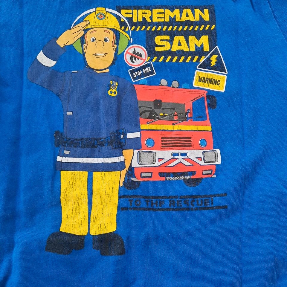 SET 2 x Feuerwehrmann Sam T-Shirt, Druck vorn + Hinten Gr.110/116 in Göttingen