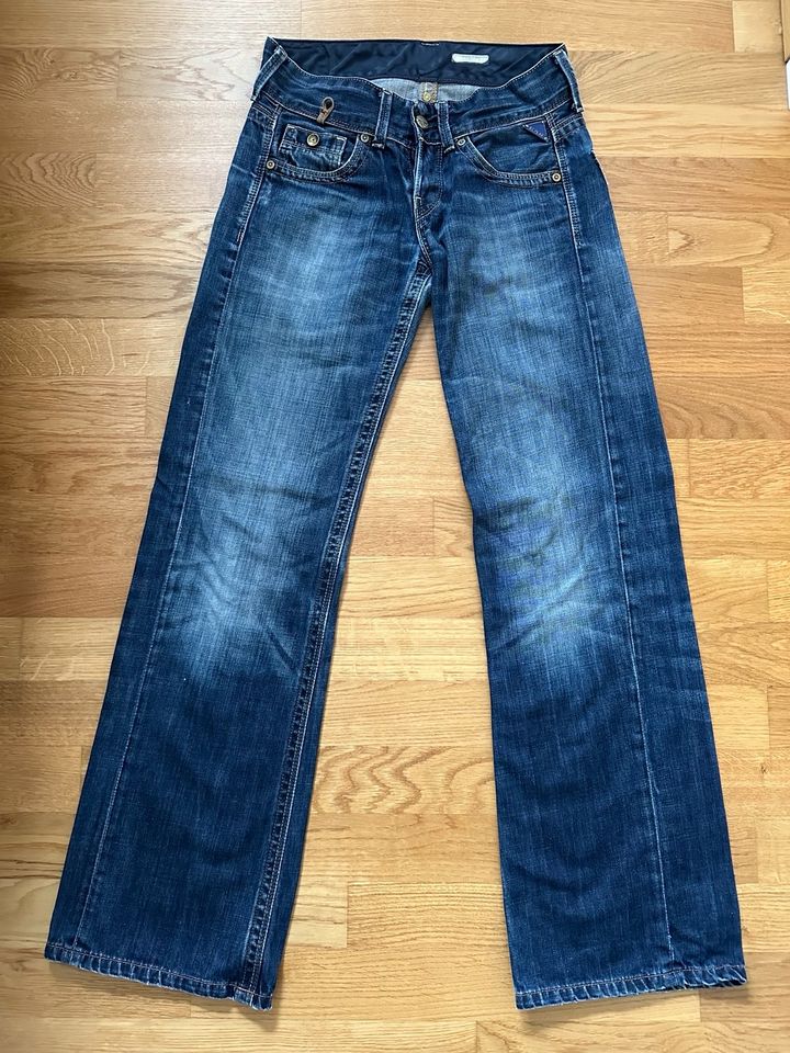 Replay Jeans Modell Janice, Gr 24/32, Bootcut, dunkelblau in Bonn