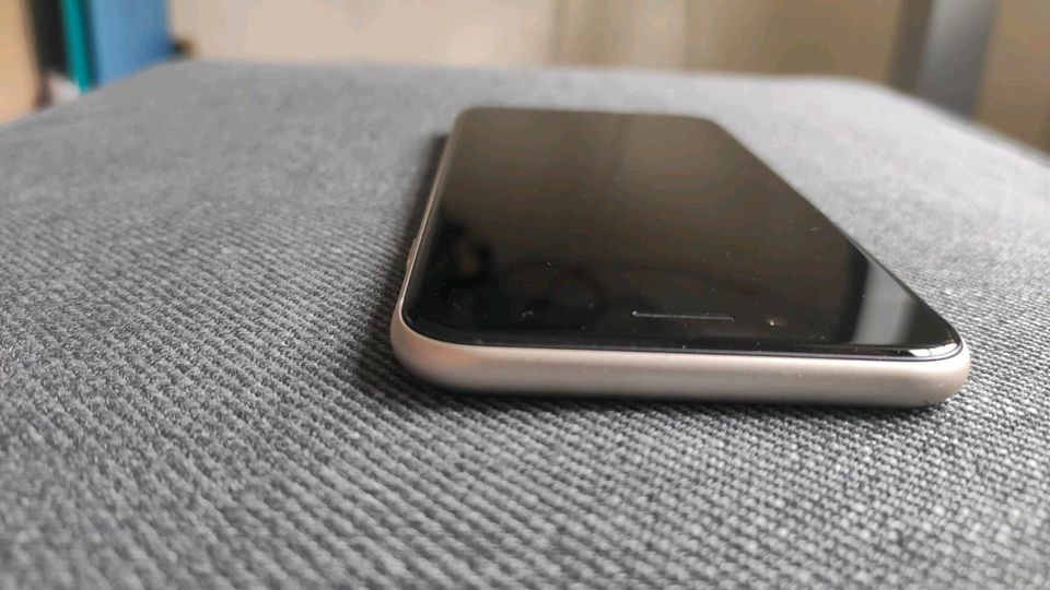 IPhone SE 2022 3. Gen 128GB weiß - wie neu - Batteriezustand 99% in Wismar