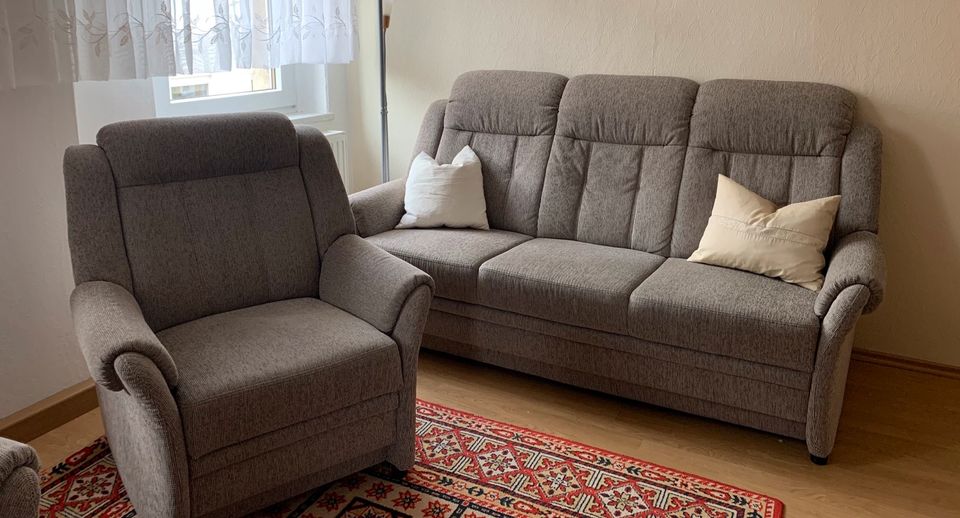 Neuwertige Wohnzimmer Garnitur Sofa mit 2 Sessel in Meißen