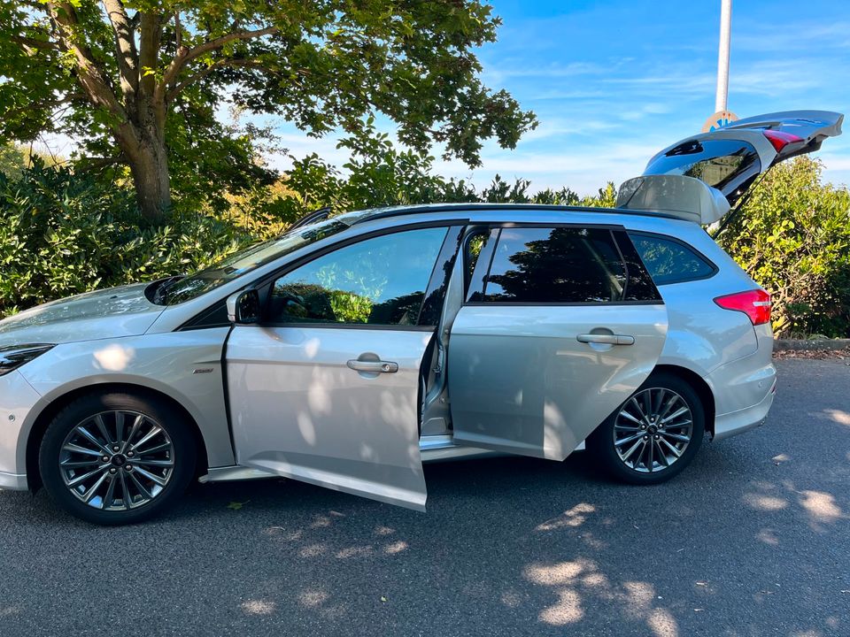 Ford Focus 1.0 EcoBoost ST-Line in Bonn