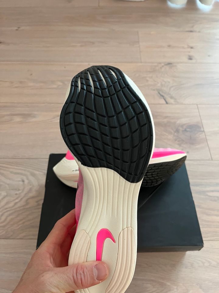 Nike ZoomX Vaporfly Next% (Gr. EUR 44) in Legden