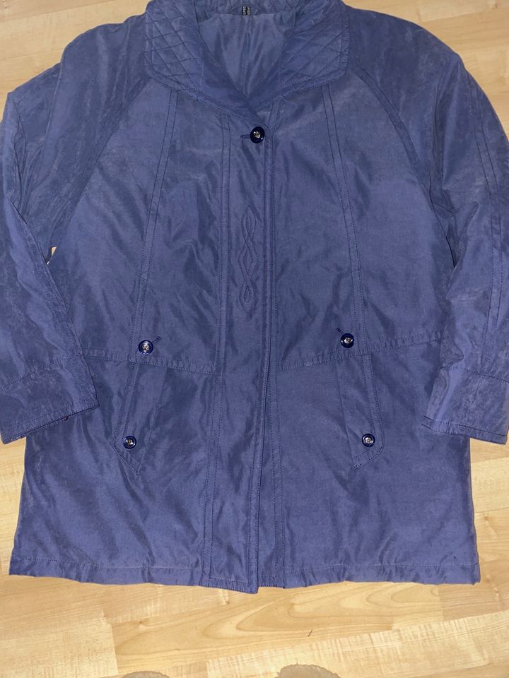 leichter Mantel Gr 20 / 40 Microfaser Damen Jacke zu verschenken in Zeuthen