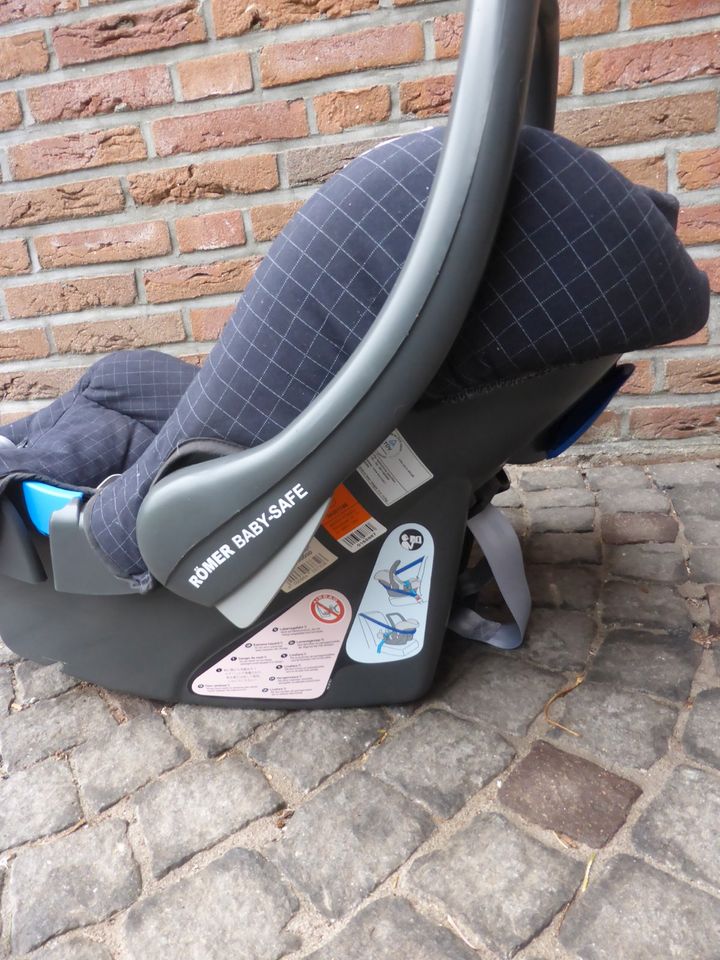 Maxicosi Babyschale mit Sonnenschutz Anthrazit in Weyhe