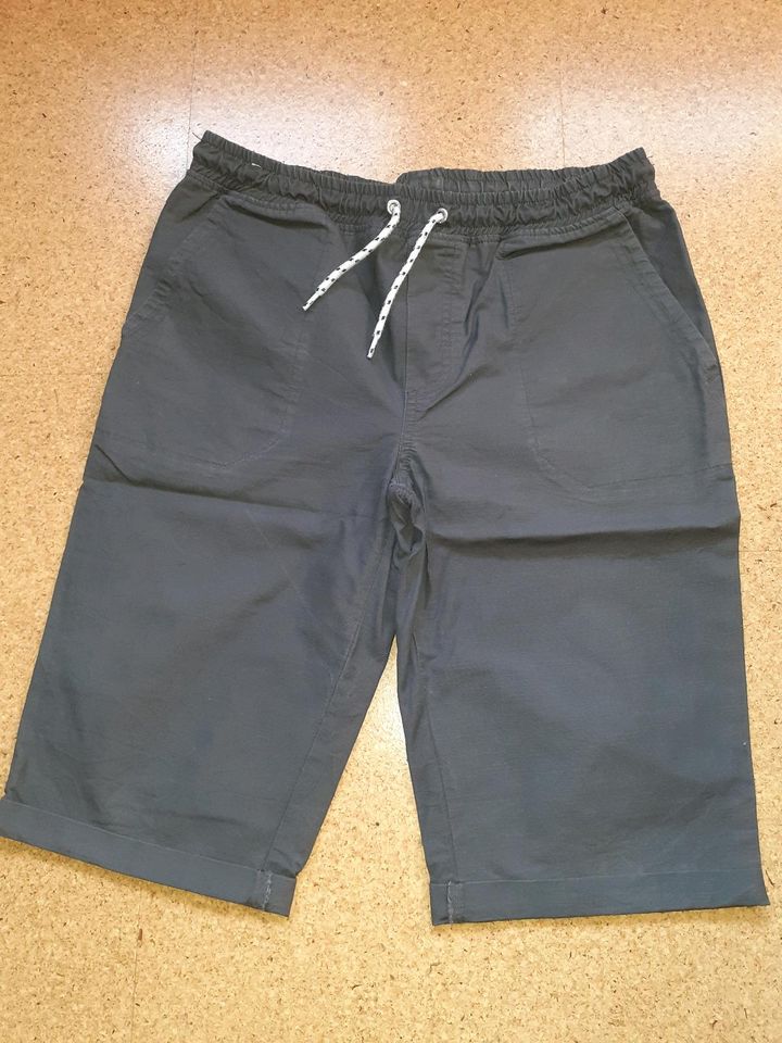 Kurze Hose grau Größe 158/164 in Weinbach