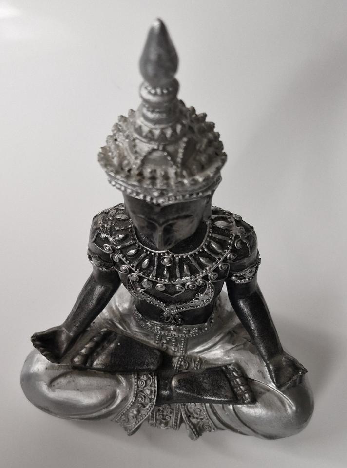 Buddha Dekofigur Asiatisch Buddha ca. 21cm 15cm Breit , 8cm Tief in Taunusstein