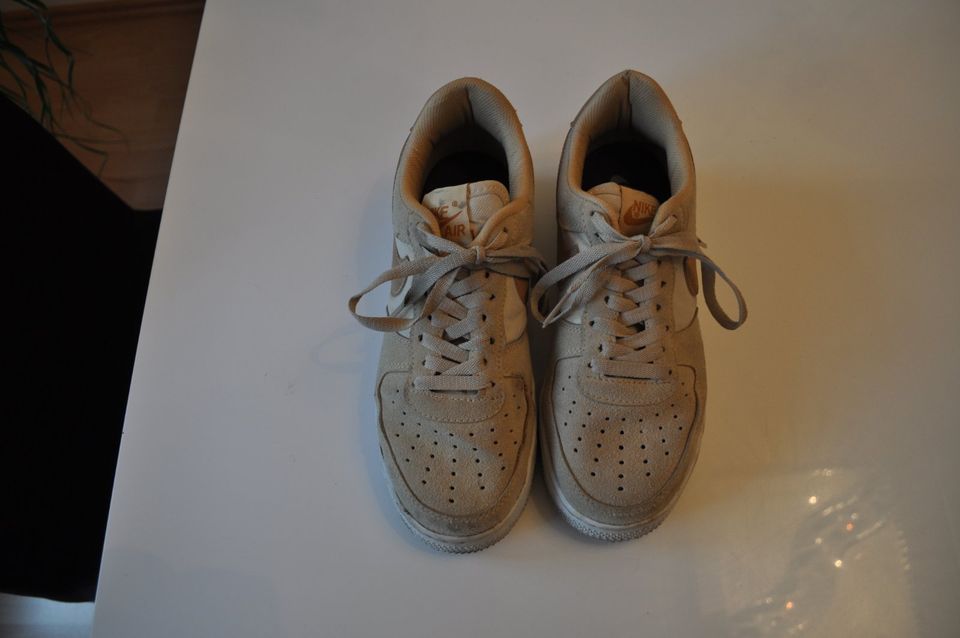 Mädchen  Turnschuhe Halbschuhe  Sneaker Gr. 37  Farbe beige in Schweinfurt