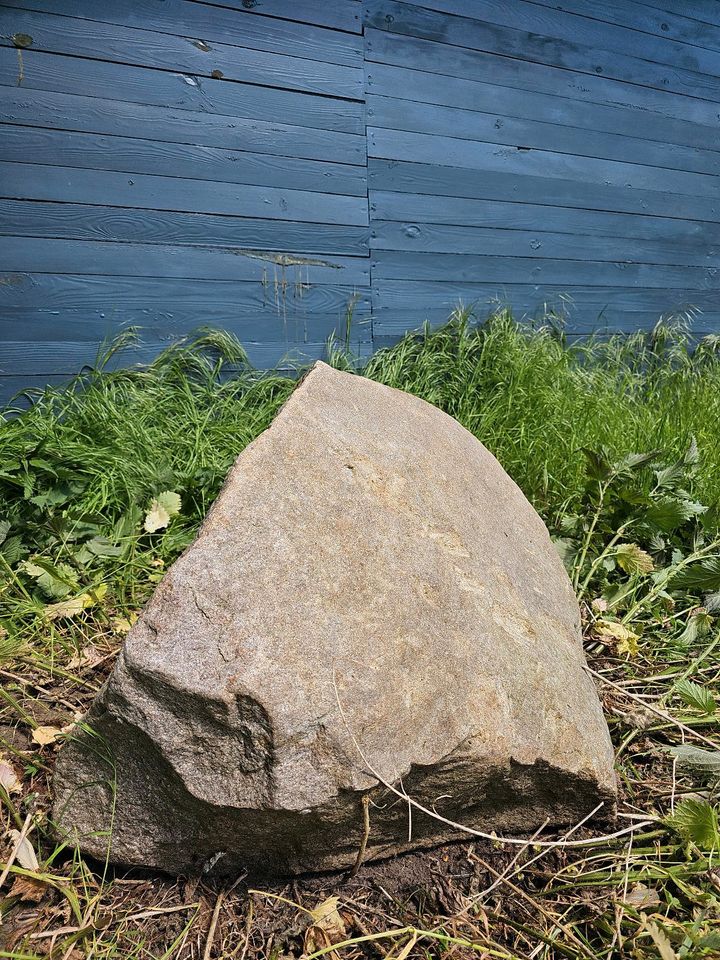 Großer Findling / Stein (Naturstein) in Isernhagen