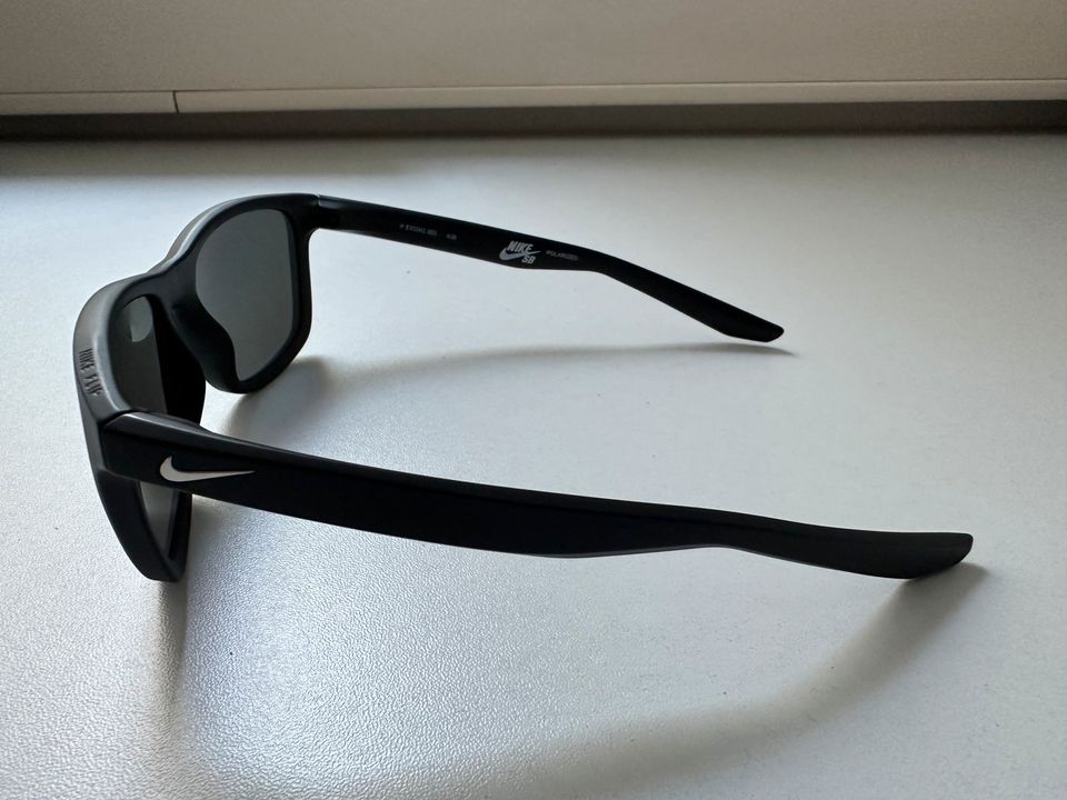 Nike Flip Sonnenbrille schwarz in Eberbach