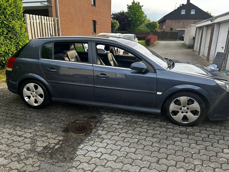 Opel Signum in Grau-Blau (Metro) in Duisburg