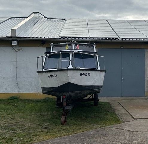 Motorboot/Stahlschiff Kajütboot Eigenbau Wieland Hafen Trailer in Herzfelde