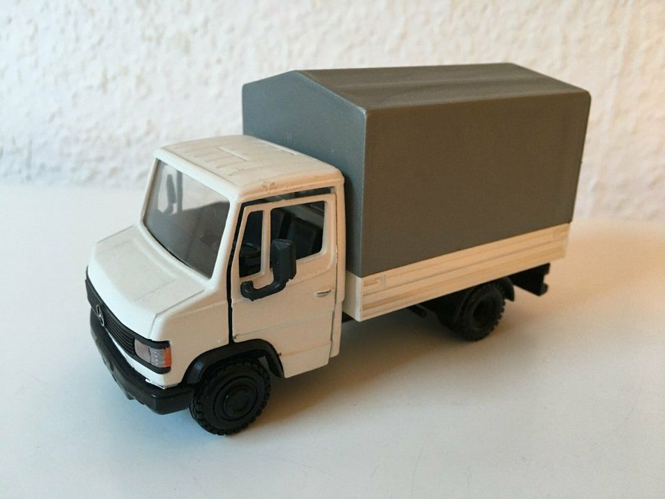 NZG 289, Mercedes-Benz 507D-811D, Transporter m. Plane,1:43