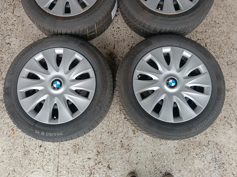 Winterradsatz Stahlfelgen BMW Radkappen Continental 205/60 R16 in Saarlouis