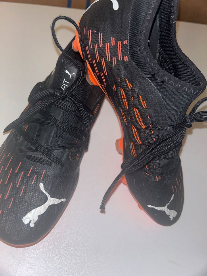 Puma Future Fussballschuhe Gr 40 in Leinfelden-Echterdingen