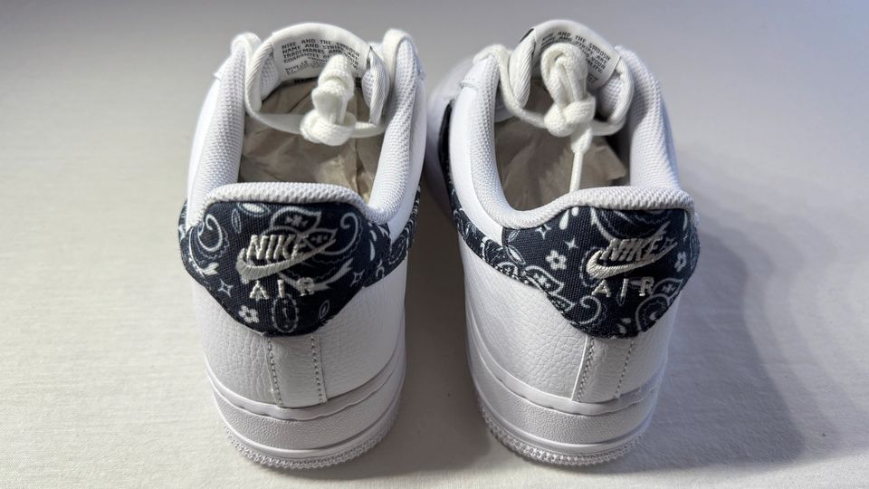 Nike Air Force 1 Low White Black Paisley 42 (DH4406-101) in München