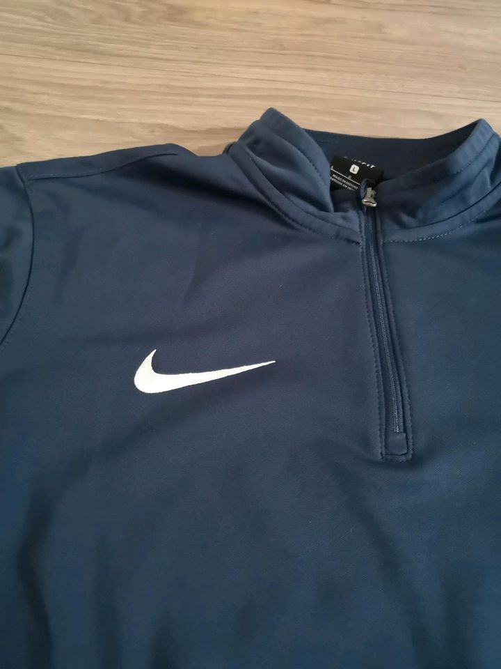 Nike dry fit zipper Oberteil pullover in Wuppertal