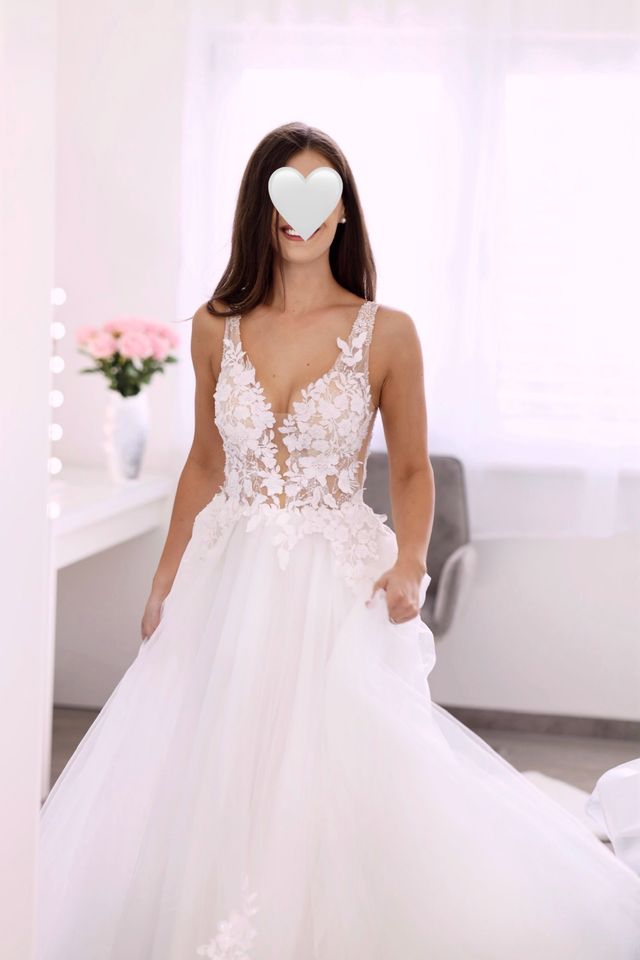 Brautkleid/Hochzeitskleid mit Spitze und 3D Blüten, Ivory in Nürnberg (Mittelfr)