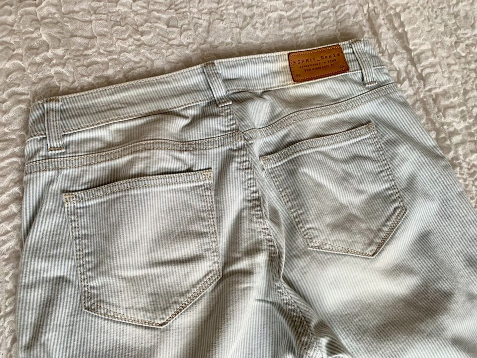 ESPRIT Jeans hellblau weiß gestreift Gr. 27 36 crop in Neckargemünd