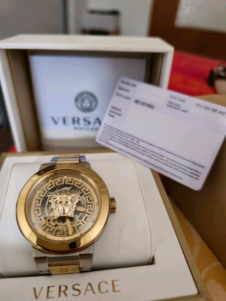 Versace Uhr heute 900€ in Nürnberg (Mittelfr)