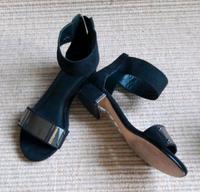 schwarze Sandaletten mit Metall-Look Berlin - Tempelhof Vorschau