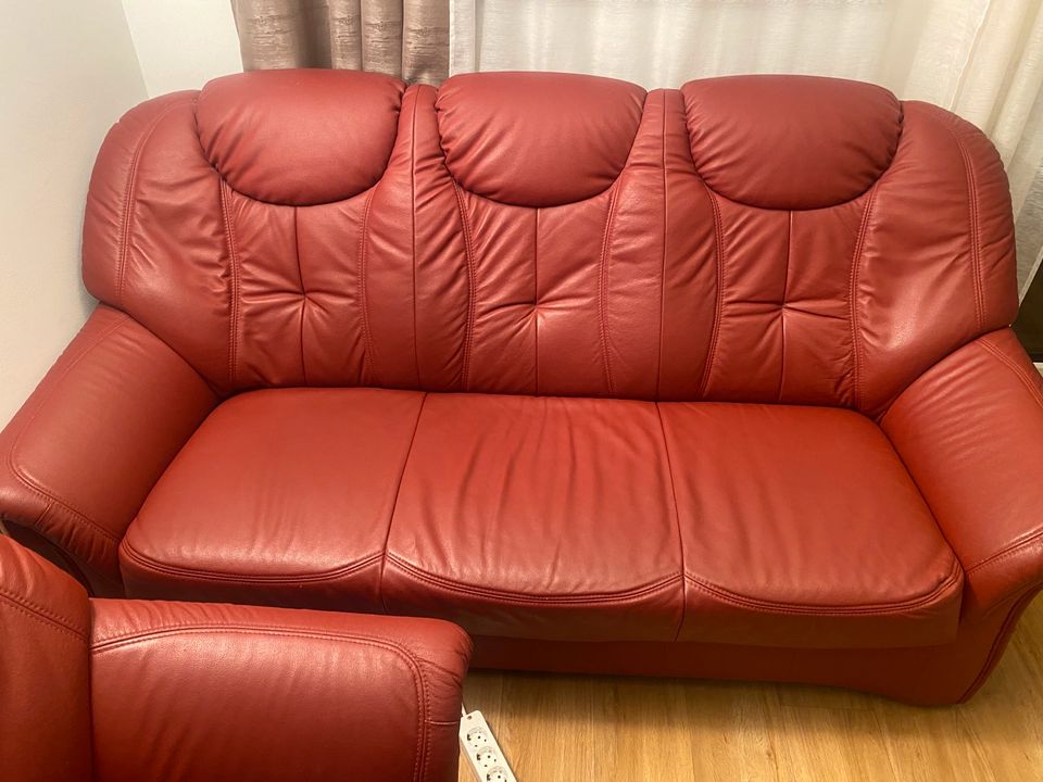 Ledersofa (rot) in Nürnberg (Mittelfr)