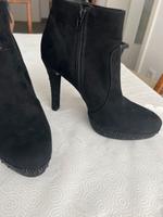 High Heels Stiefelette Gr 38 schwarz 11cm plateau Absatz neuwerti Nordrhein-Westfalen - Neuss Vorschau