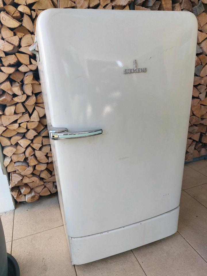 retro vintage Kühlschrank  alt Deko Werkstatt  Garage Siemens in Coswig