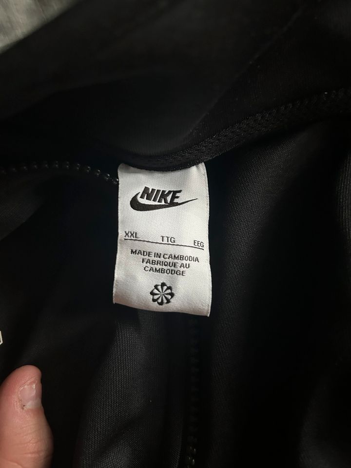 Nike Jacke XXL wie neu in Dresden