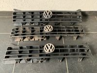 VW Passat 32B Kühlergrill 321853664 A 323853664 321853653N Nordrhein-Westfalen - Recklinghausen Vorschau