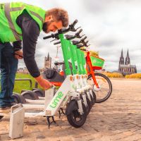 Mitarbeiter für E-Scooter Batterien Wechsel gesucht! Vollzeit Hamburg-Mitte - HafenCity Vorschau