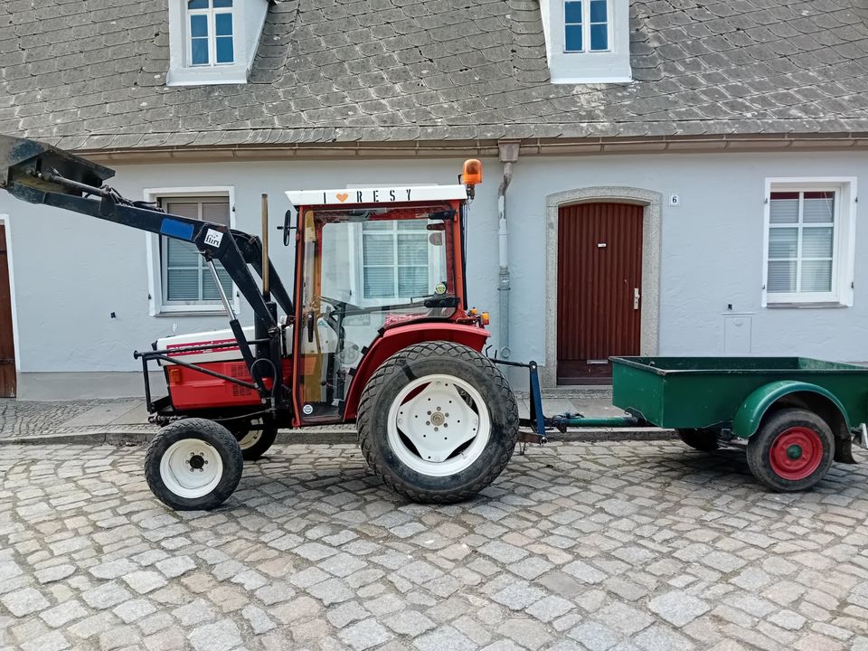 Gutbrod Traktor mit Frontlader 35 PS Bj. 93 mit viel Zubehör in Königsbrück