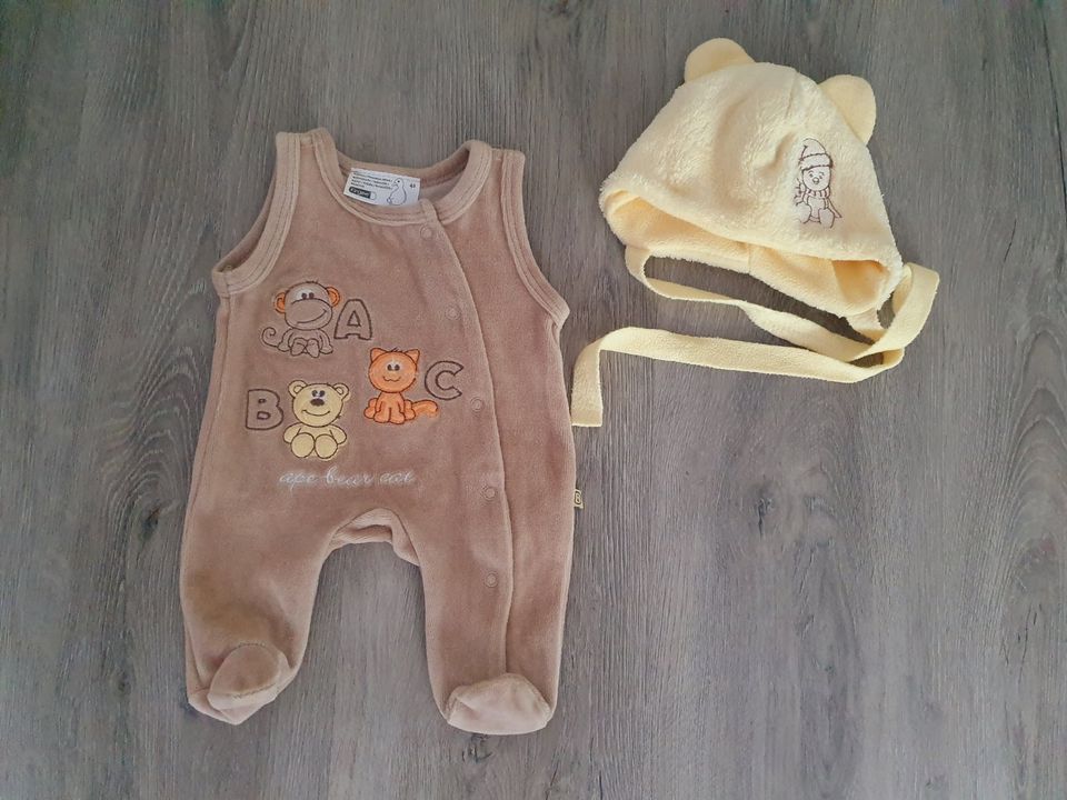 Frühchen Strampler beige neutral Gr. 42 und Mützchen zusammen 5 € in Salzatal