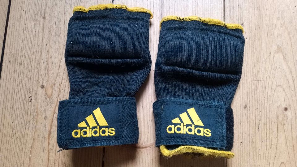 Sackhandschuh Boxhandschuhe Adidas Originals gelb schwarz in  Nordrhein-Westfalen - Senden | eBay Kleinanzeigen ist jetzt Kleinanzeigen