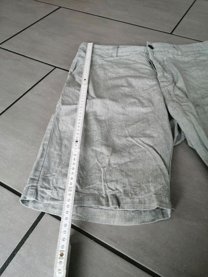 Kurze graue HOSE, Shorts, Gr. 32, divd supply in Neuenmarkt