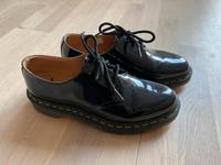 Dr. Martens Lackschuhe Gr. 39 Niedersachsen - Hemmingen Vorschau