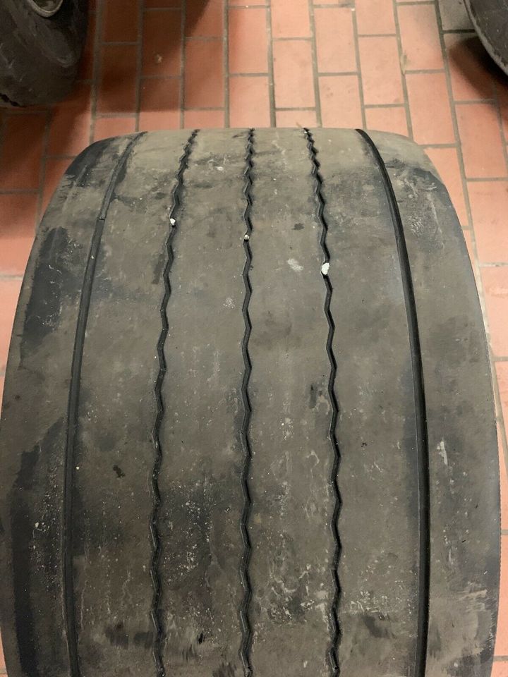 LKW Reifen 445/45 R19,5 Continental 3-5mm Profil mehrfach vorhan in Melle