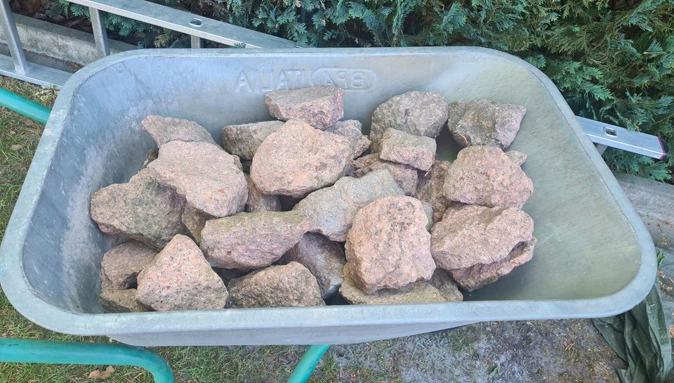 Steine/Natursteine Rot zu verschenken in Wandlitz