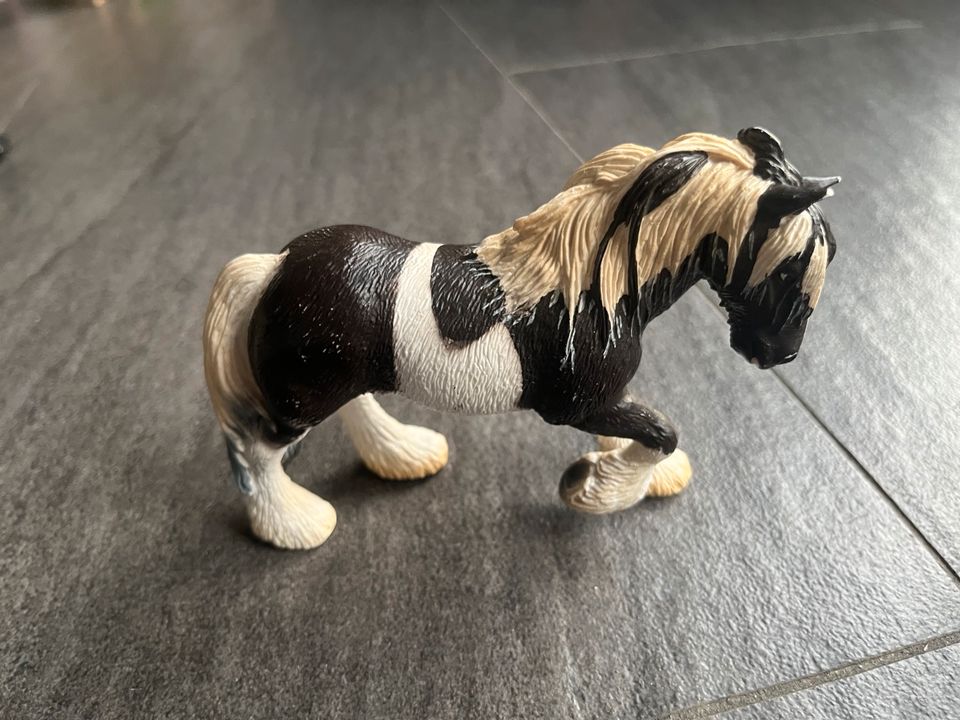 Schleich Pferdestall mit viel extra Zubehör ,SEHR GUTER ZUSTAND in Mülheim (Ruhr)