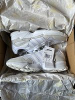 Neue, ungetragene Adidas YUNG-96 Schuhe – Größe 44 Nordrhein-Westfalen - Lage Vorschau