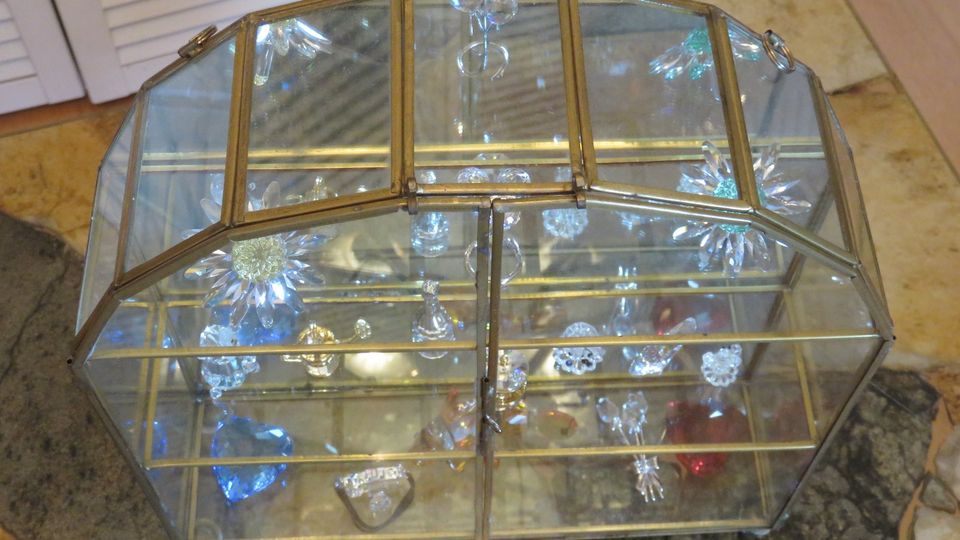 Messingschrank Glas klein für Swarovski Figuren in Wildeshausen