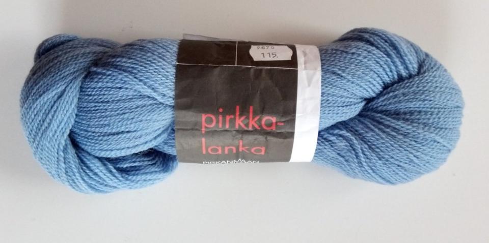 Diverse Knäuel und Stränge dünne Garne Wolle Alpaka Lace in Henfenfeld