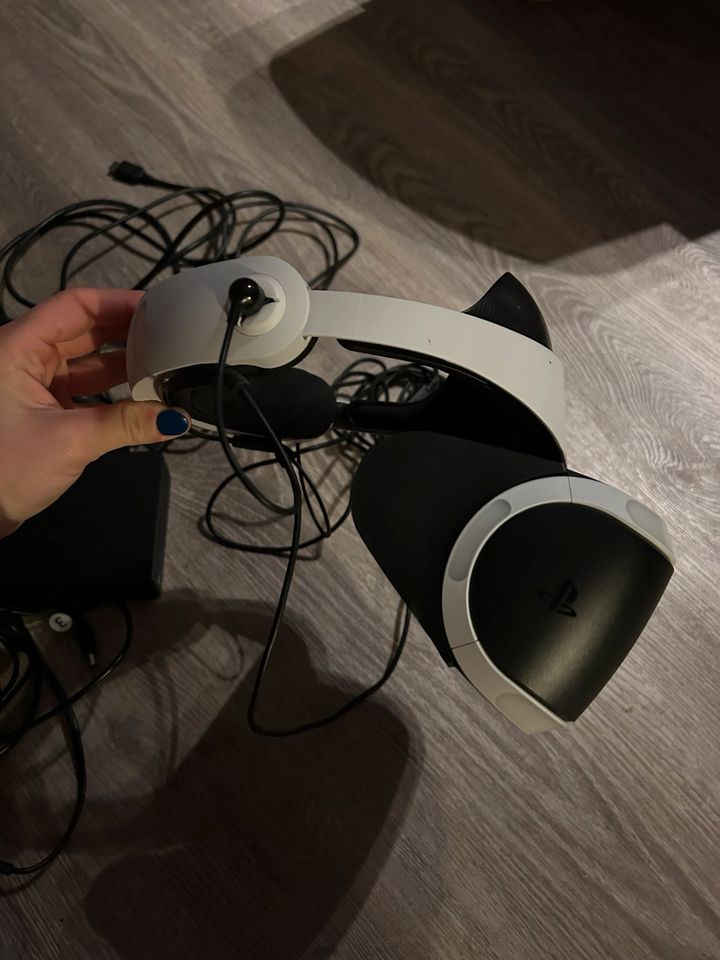 PlayStation 4 inkl. VR Brille und Kamera in Gifhorn